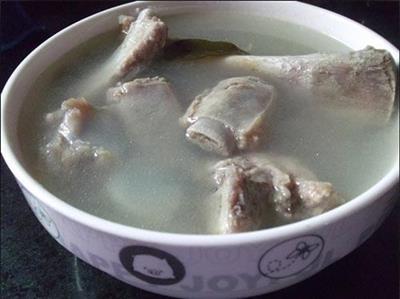 石斛猪骨汤