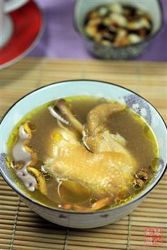 石斛灵芝炖鸡汤