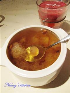 桂圆银耳莲子汤的热量