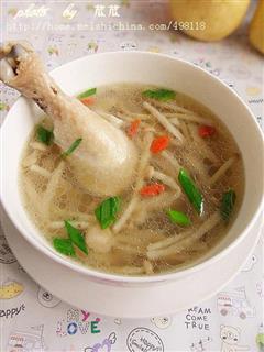 鸡腿菌菇汤