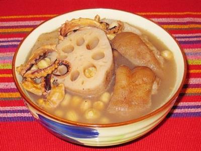 章鱼猪手莲藕汤