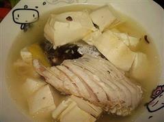 鱼头鱼骨豆腐汤