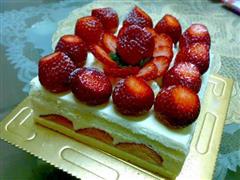 草莓奶油蛋糕的热量