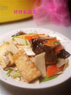 杏鲍菇炖豆腐
