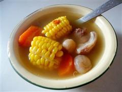 玉米红萝卜猪骨汤