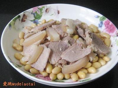 咸猪腿肉炖黄豆