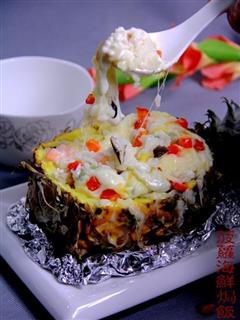 菠萝海鲜焗饭的热量