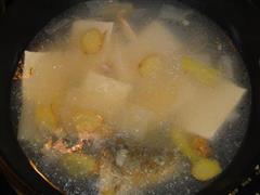 鱼头豆腐香菇汤