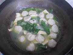 小白菜豆腐鱼丸汤