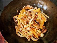 蒜蓉辣酱烩群菇的热量