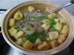 黄芪老鸭笋汤的热量