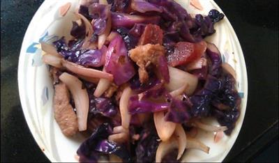 紫包菜洋葱炒腊肠