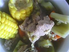 玉米苦瓜绿豆脊骨汤