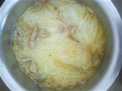 榨菜肉丝米粉汤