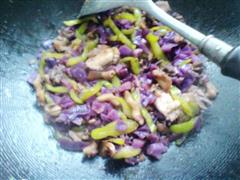 紫甘蓝炒鸡杂