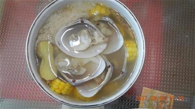 玉米竹荪炖海蚌