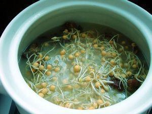 豆芽排骨汤的热量