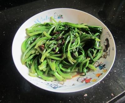 鲮鱼豆豉炒油麦菜