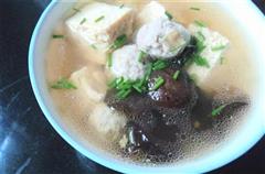 冻豆腐肉丸香菇汤