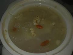 银耳莲子薏仁汤