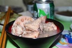 砂锅莲藕排骨汤