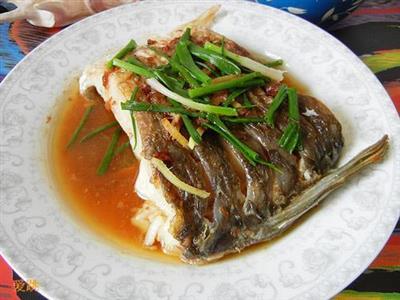 麻虾酱蒸草鱼