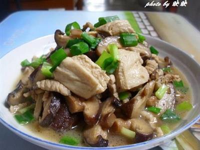 冻豆腐肉丝烧蘑菇
