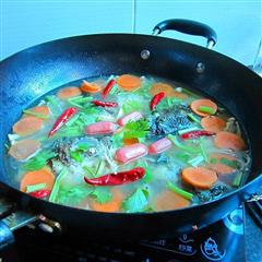 鱼头素菜锅的热量