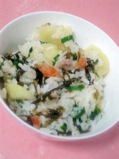 土豆酸菜焖饭