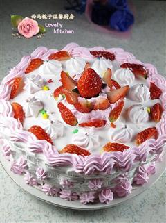 草莓生日蛋糕的热量