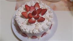 草莓奶油裱花蛋糕的热量