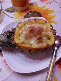 菠萝海鲜焗饭的热量
