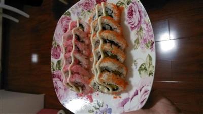樱花寿司和飞鱼子寿司