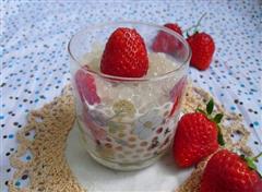 牛奶草莓西米露