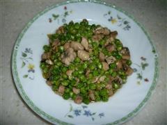 豌豆鱼丁和鱼骨汤