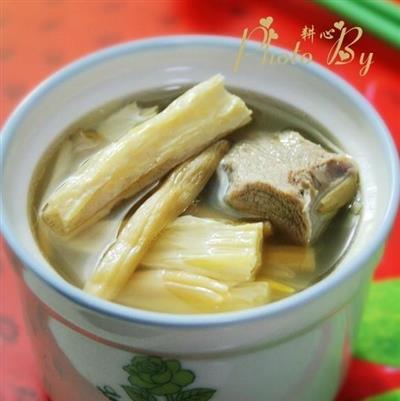 黄花菜腐竹排骨汤