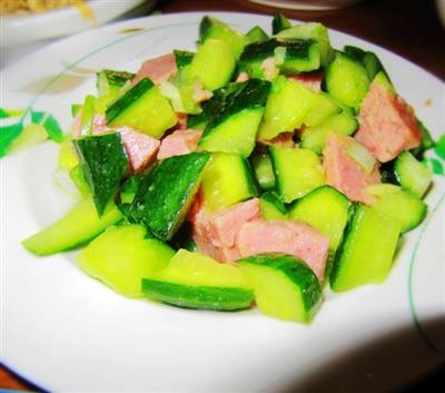 黄瓜拌午餐肉