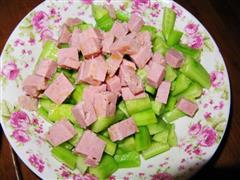 黄瓜拌午餐肉