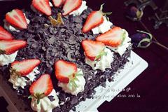 草莓黑森林蛋糕的热量