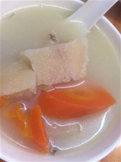 粉葛胡萝卜煲鲮鱼骨