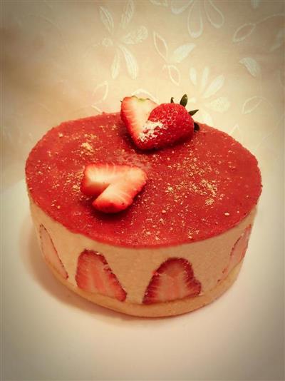 草莓卡仕达慕斯蛋糕