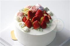 草莓水果奶油裱花蛋糕的热量