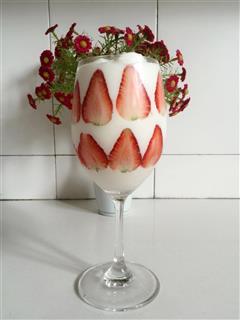 草莓酸奶思暮雪