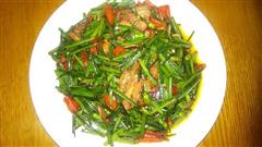 韭菜苔炒肉片