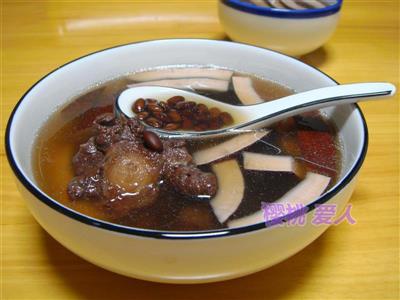 牛尾巴炖椰子黑豆汤