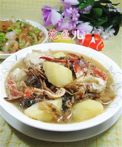 笋干菜螃蟹土豆汤