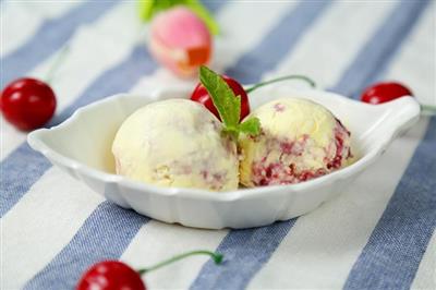 酸奶油樱桃冰淇淋