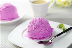清爽可口的火龙果冰淇淋