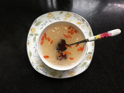 红枣枸杞银耳汤