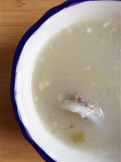奶白骨头汤的热量
